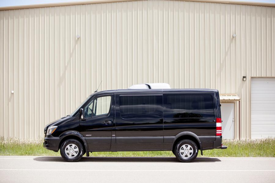  Mercedes-Benz Sprinter 2500 Passenger Van 2015 года  (US) (фото 8 из 13)